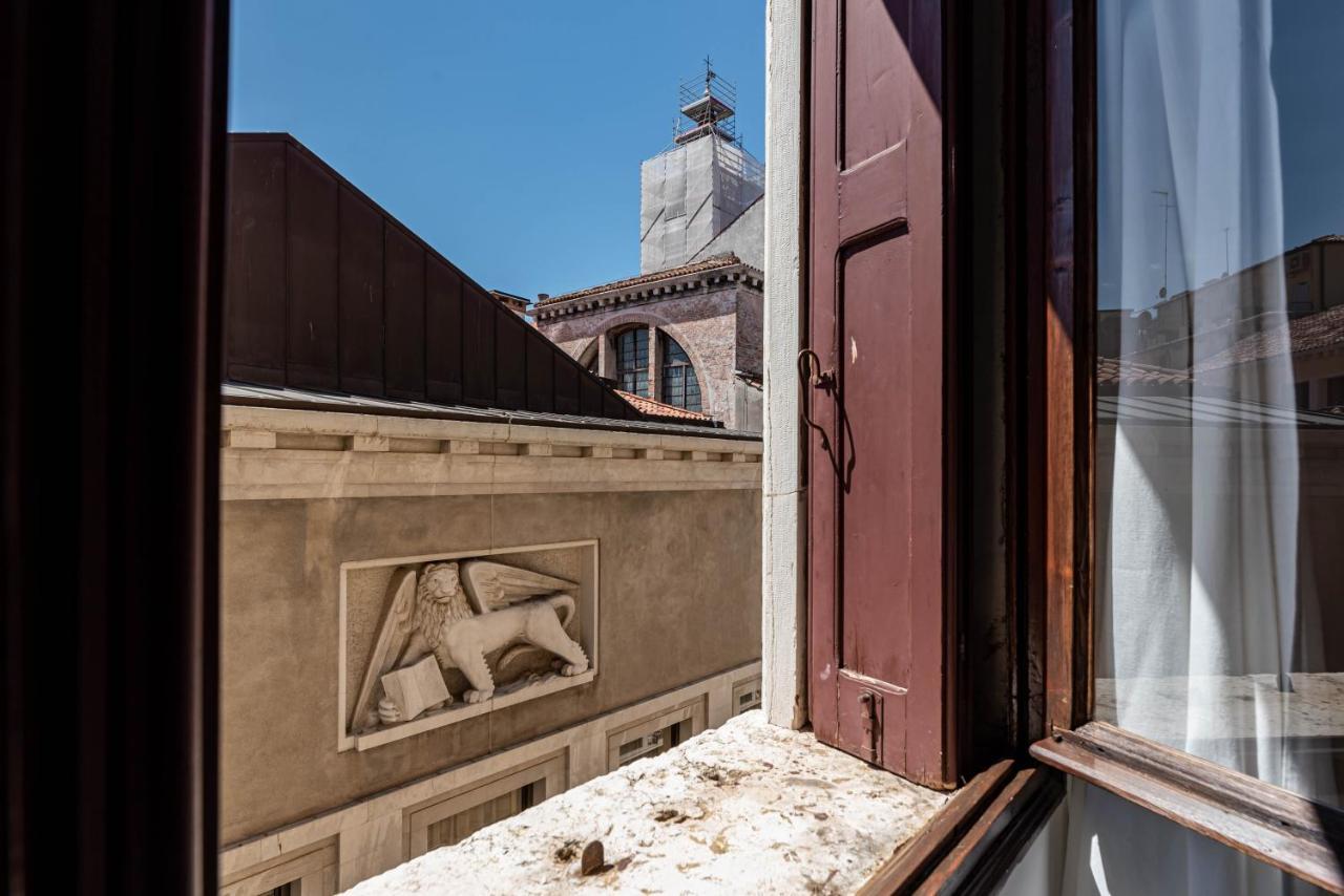 Apartamento Venezia-San Marco View On Luxury Shopping Street Exterior foto
